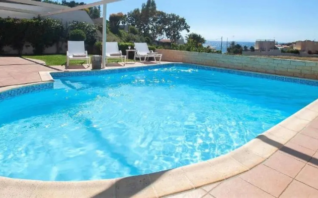 Holiday villa SUNJOY 100m. from the beach.