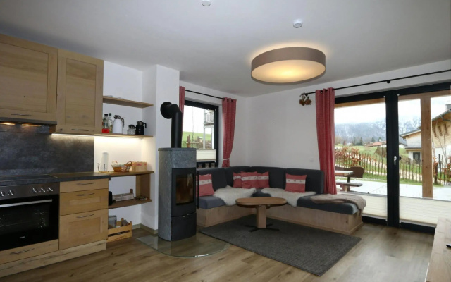 Chalet Alpenzauber mit Beheiztem Pool, Inzell