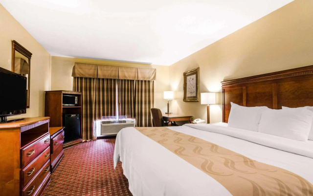 Quality Inn & Suites Carthage near Precious Moments Chapel