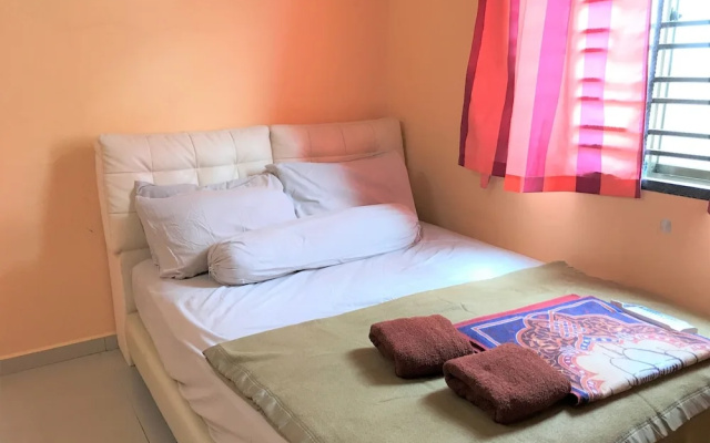 Casa Azlinda Muslim by Oyo Rooms