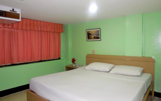 Отель Woodlands Inn Бангкок комната для гостей