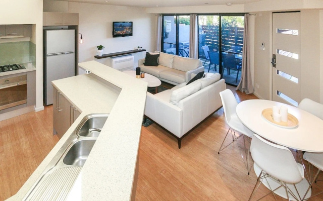 Khione 6 - Modern 2 bedroom Townhouse