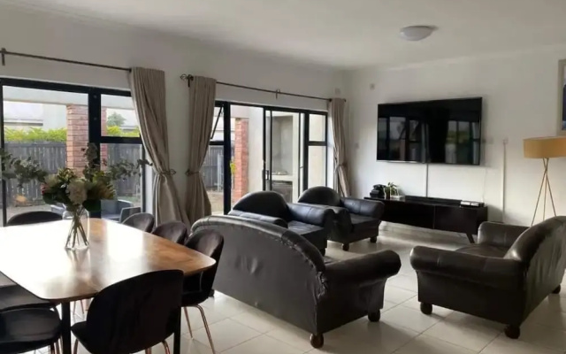 Remarkable 2-bed Apartment in Harare
