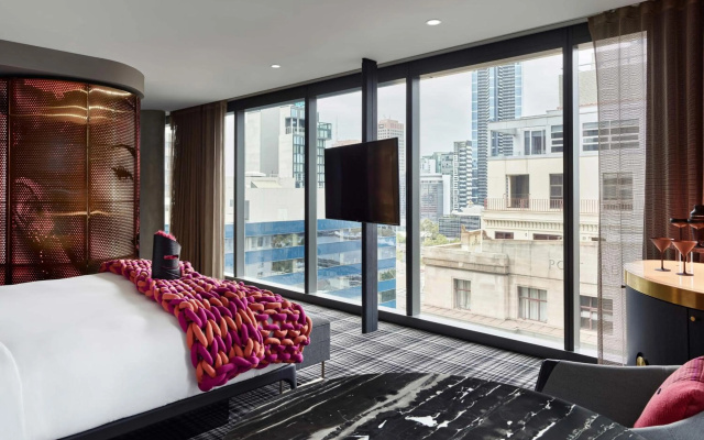 W Melbourne