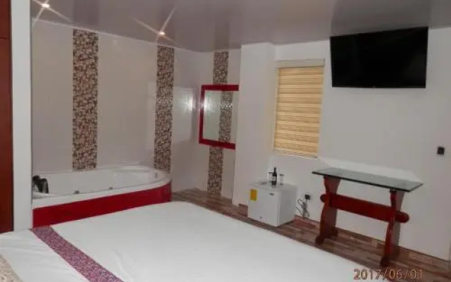 Hotel 80 Real