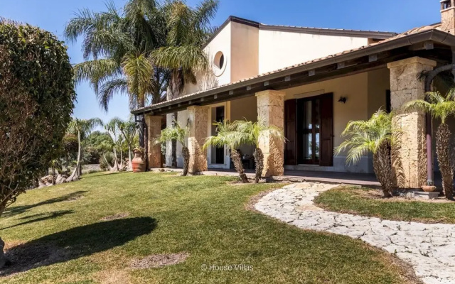 Luxury Garden in Gallina