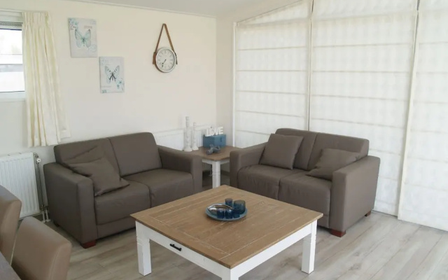 Modern Chalet With Combi-Microwave