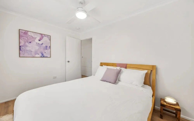Family Home Near Cafes and Surf Beaches