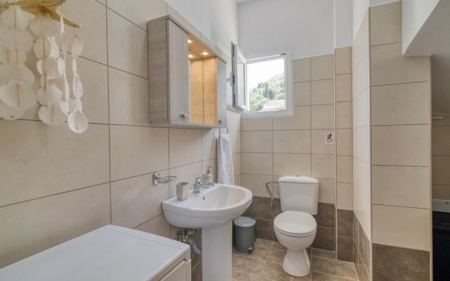 Aggelos Cozy Apartment few min From sea