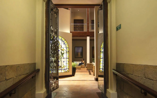 Parc Royale Suites Hotel