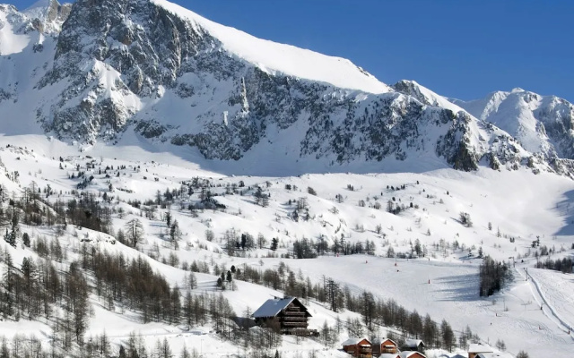 Traditional Apartment With Fireplace 100 m. From the Center