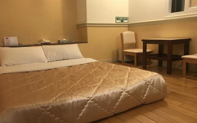 Good Hotel