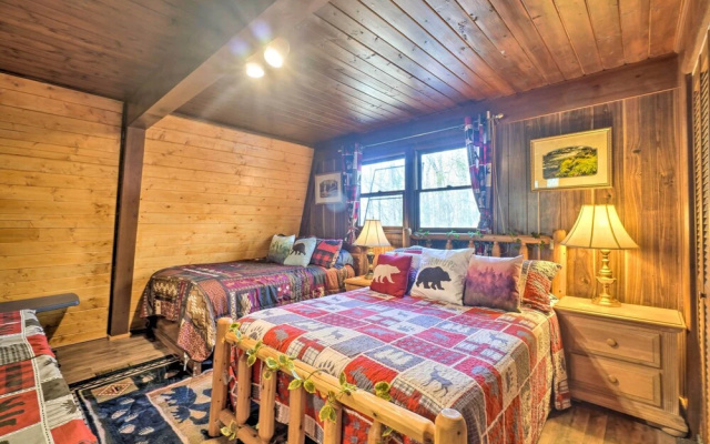Gatlinburg Mountain-view Cabin: 5 Mi to Downtown