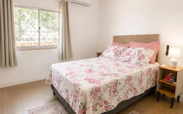 Casa Laranja com Split e Wi-Fi 700 MB
