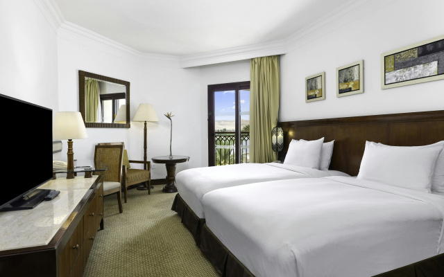 Hilton Luxor Resort & Spa