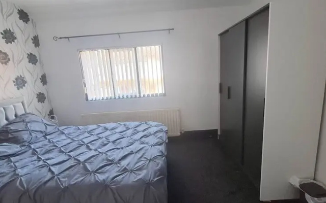 Spacious 3 Bed 2 Baths Free Wifi Central Location