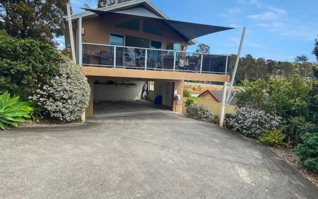 Beachside Retreat With Garage Parking