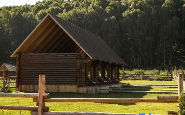 Hemu Kuoye Dream Horse Homestay (Century-old House Branch)