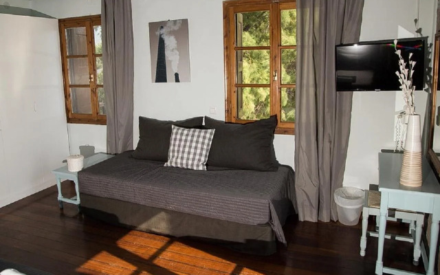 Olive Press Hotel & Apartments