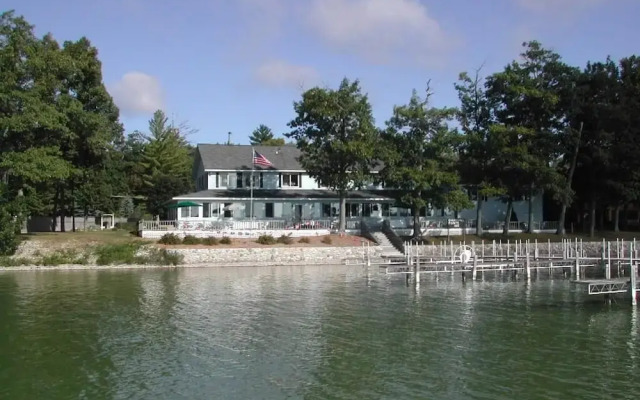 Churchill Pointe Inn