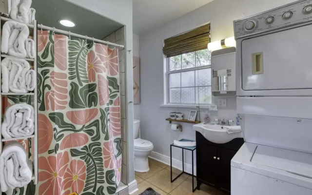1 Bedroom Spanish Bungalow Guest House