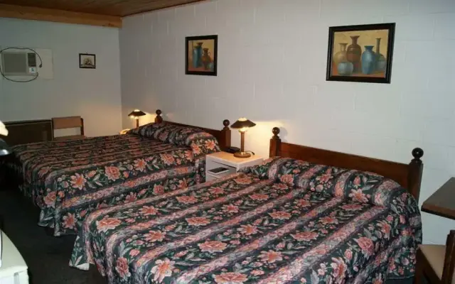 Kootenay Country Inn