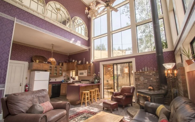 The Mine Shaft Inn Hotel & Hostel
