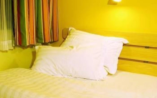 7 Days Hotel
