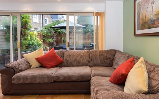 2 Bedroom Garden Apartment near Wimbledon