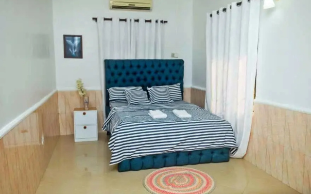 Ecologically sound free wifi&netflix, good kitchen
