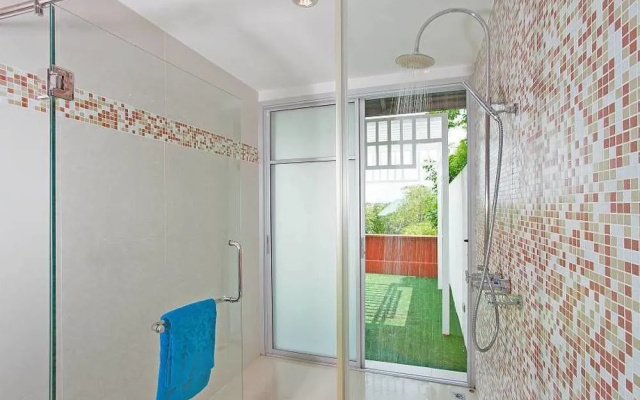 Jomtien Waree 9 with 6 bedrooms