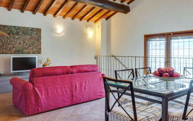 Farmhouse in Tuscany With Pool & Vineyard View