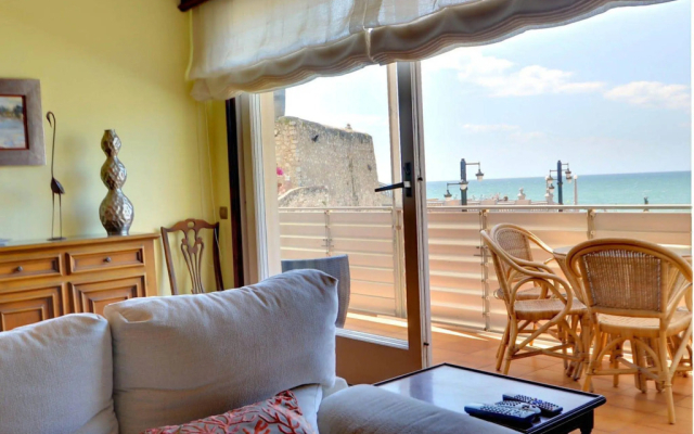 La Marina Sea Front Apartment by Hello Apartments Sitges