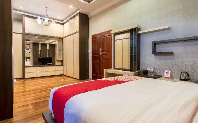 Naufal Guest House by OYO Rooms