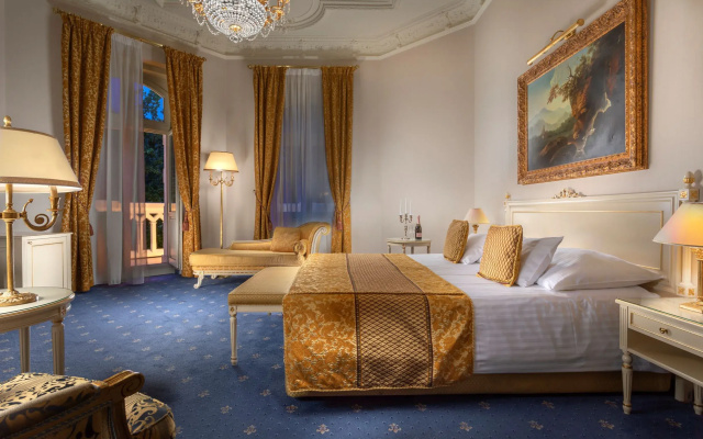 Savoy Westend Hotel