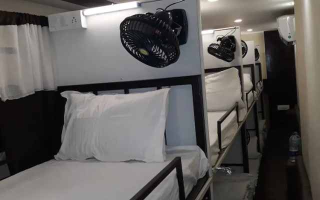 Deck 3 Airport Dormitory - Hostel