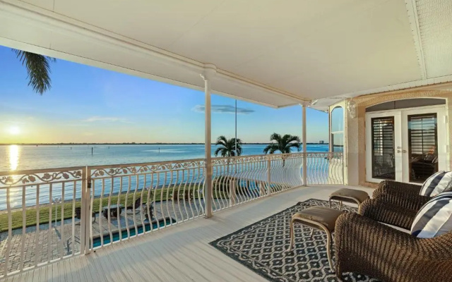 Dolce Vita Villa by Distinctive Beach Rentals