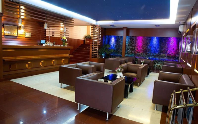 Hally Hotel