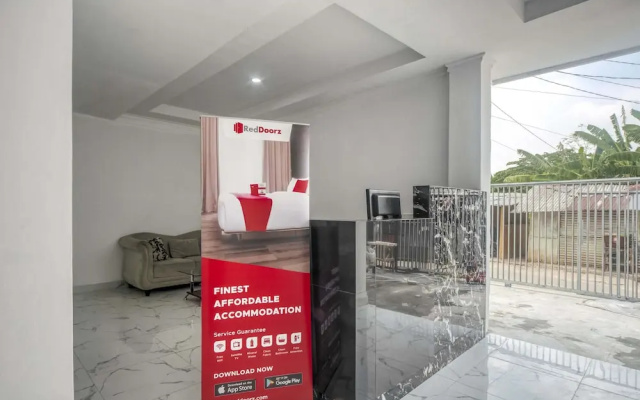 RedDoorz Plus Syariah near Pondok Cabe Airport