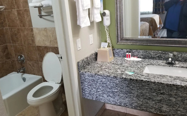 Days Inn By Wyndham West Memphis, Ar