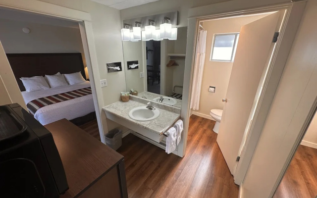 Astoria Crest Hotel