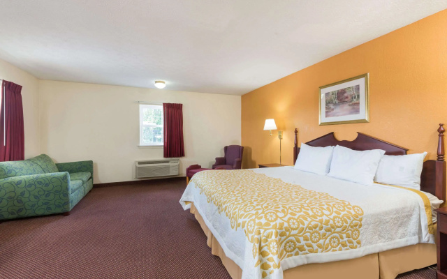 Days Inn by Wyndham Amherst OH – Near Cleveland, Cedar Point & Lake Erie