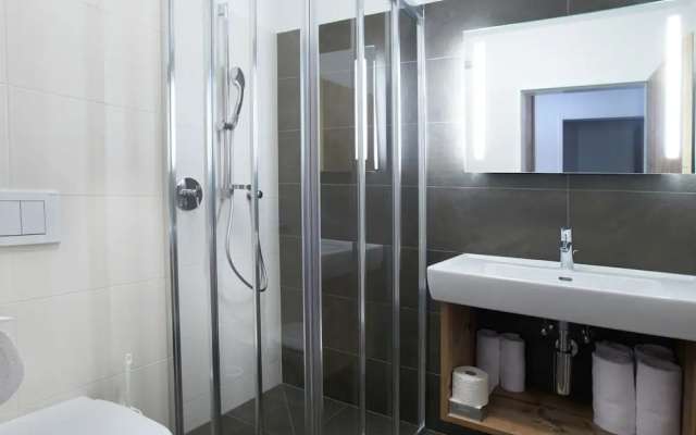 Modern Apartment Near Lake in Zell Em See