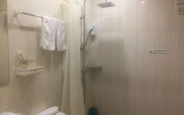 Super 8 Hotel (Shanghai Huyi Highway Shanghai University)