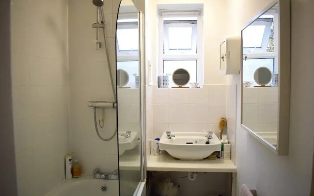 2 Bedroom Apartment in West London