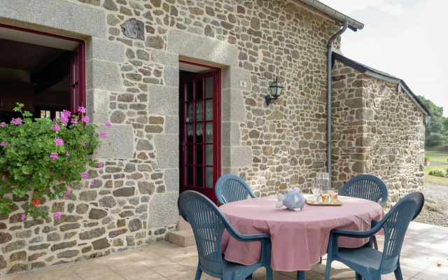 Charming Holiday Home in Bonnemain overlooking a Pond
