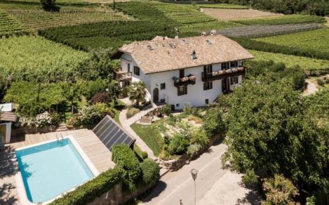 Отель Weidlhof B&B Кальдаро-сулла-Страда-дель-Вино вид на фасад
