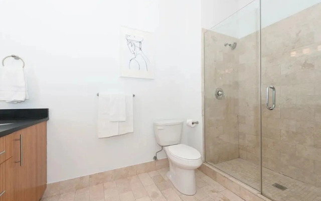 Vibrant Lincoln Park Suites by Sonder