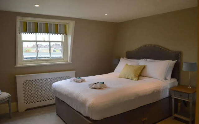 The Crown Pub & Guesthouse