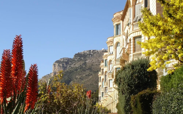 Riviera Palace